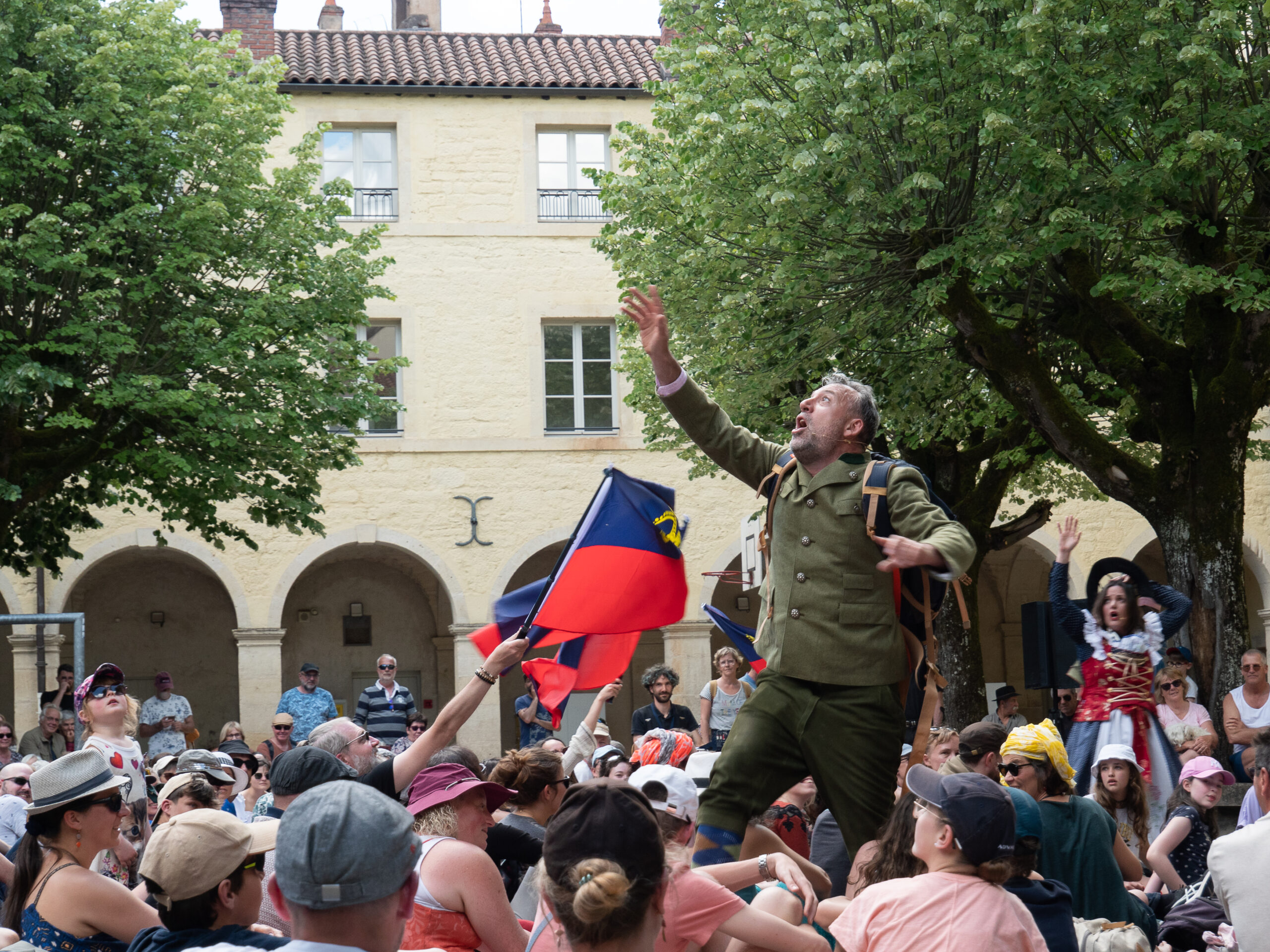 La même représentation que précédemment, plus rapprochée. Toujours un drapeau du Liechtenstein