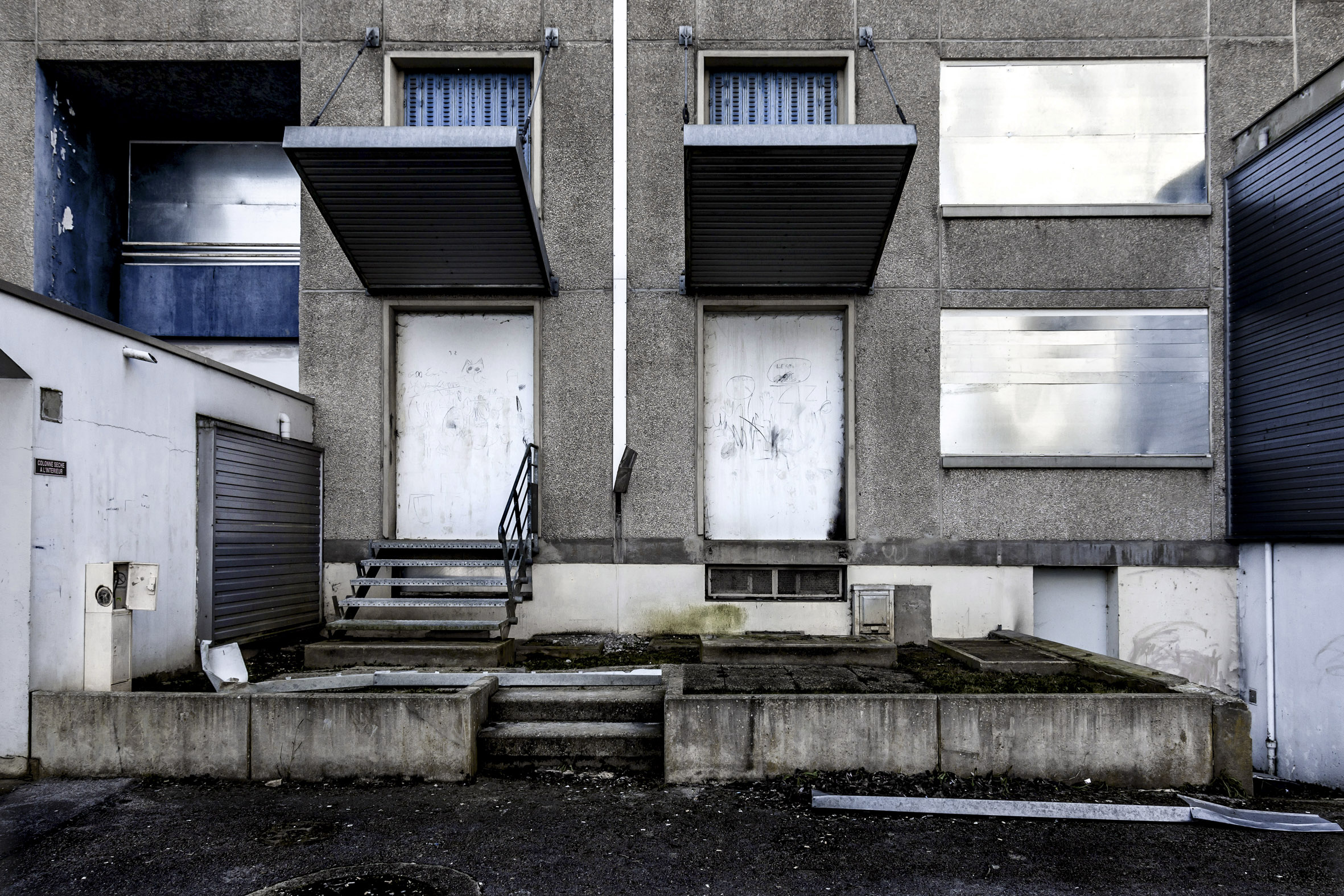Détail d'une entrée d'un des immeubles des 408