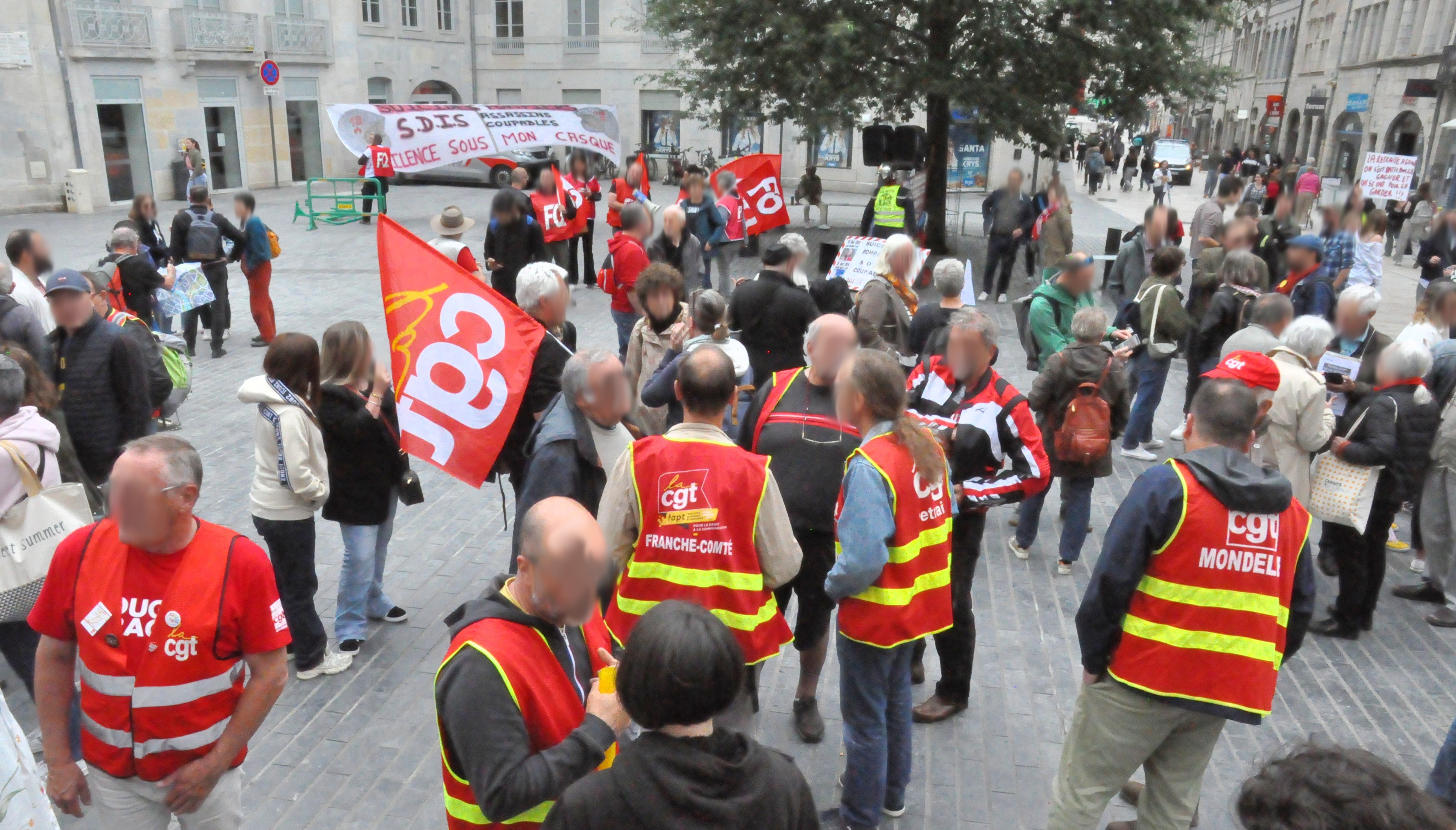 À Besançon, une centaine de manifestant·e·s rappellent leur opposition à la réforme des retraites