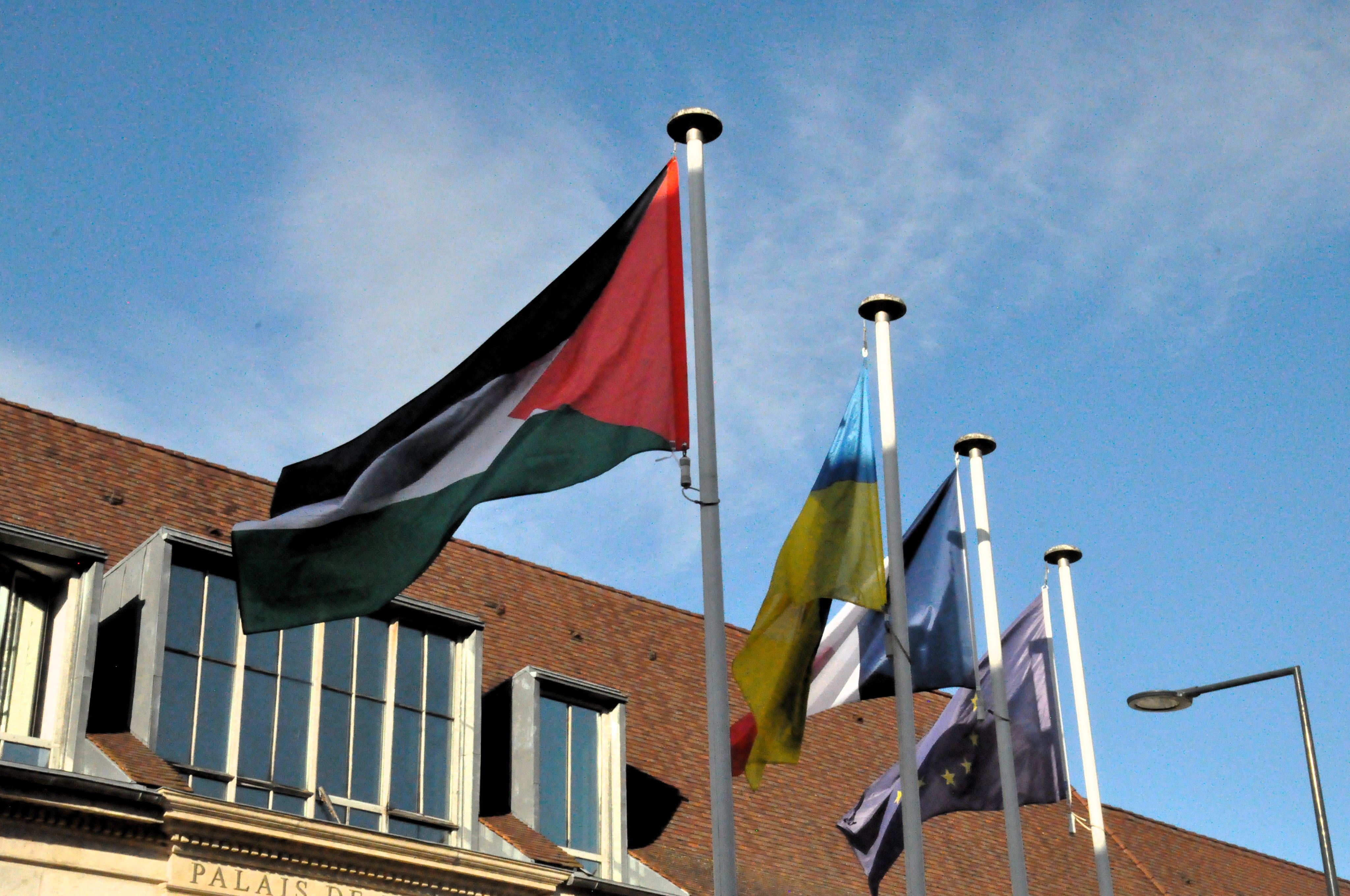 La ville de Besançon hisse le drapeau palestinien
