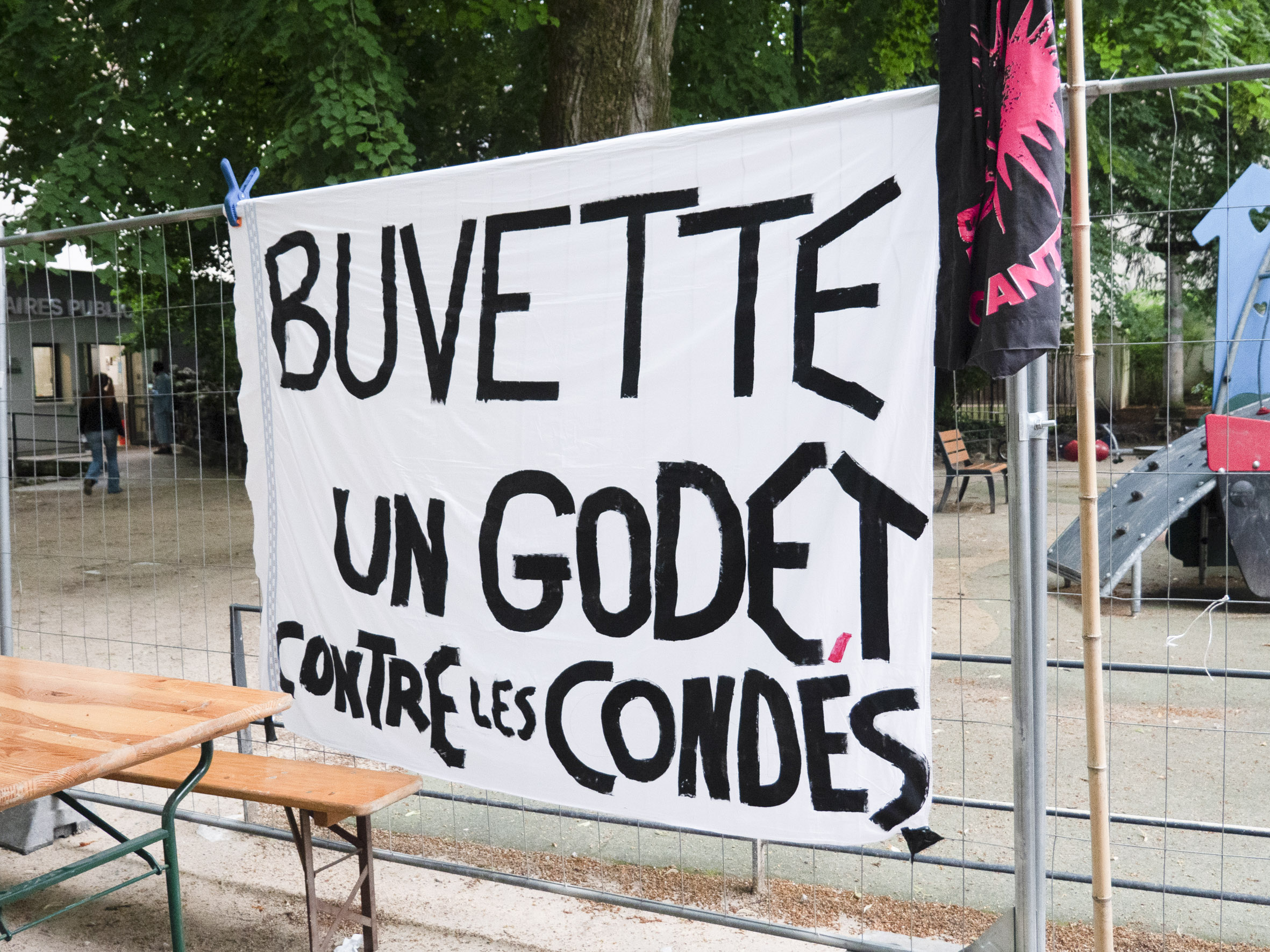 Banderole de la buvette : buvette, un godet contre les condés