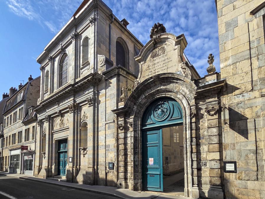 À Besançon, une militante traditionaliste derrière un atelier « d’éducation à la sexualité » ?