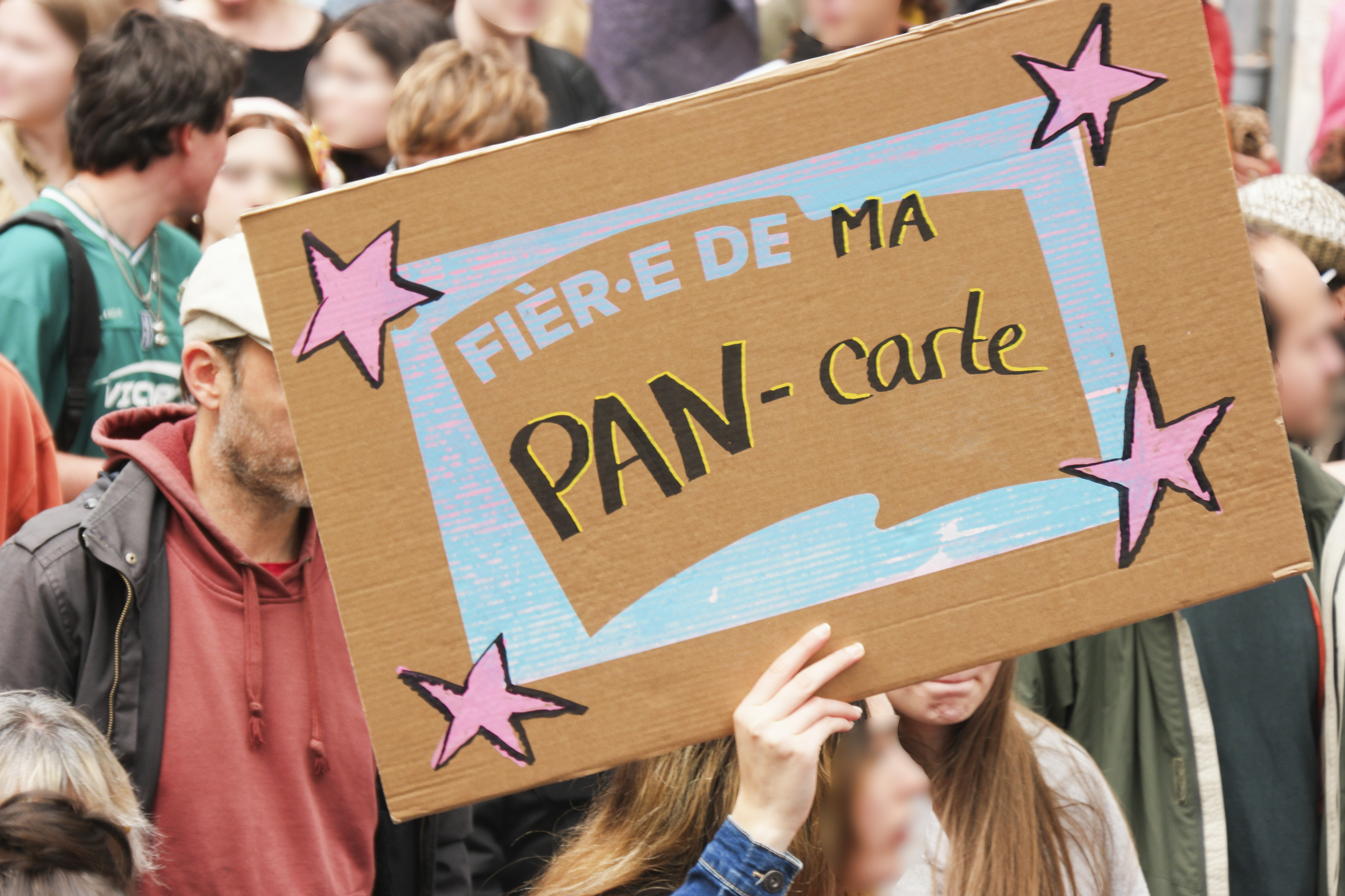 Une pancarte fièr·e de ma pan-carte