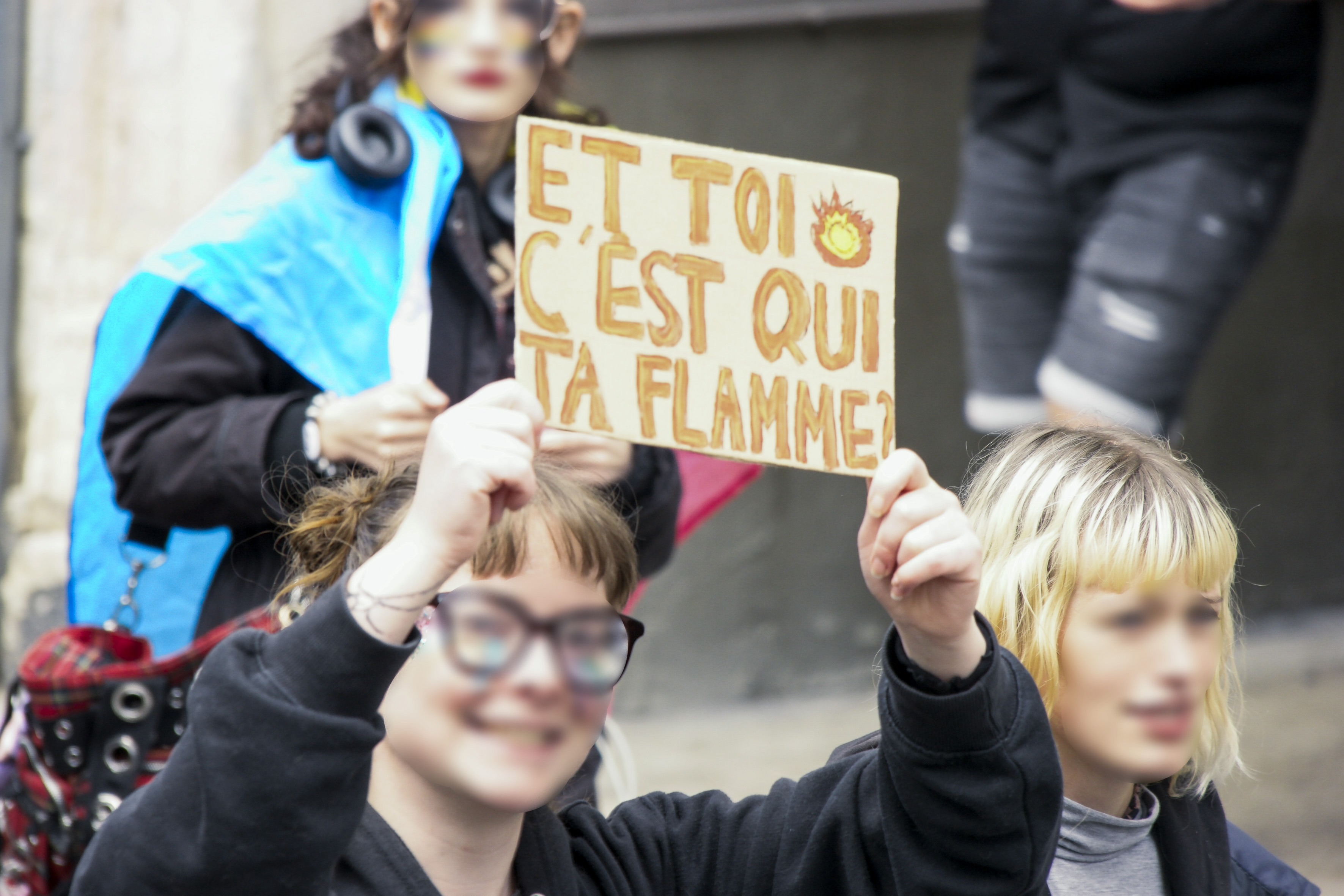 Une pancarte et toi c'est qui ta flamme ?