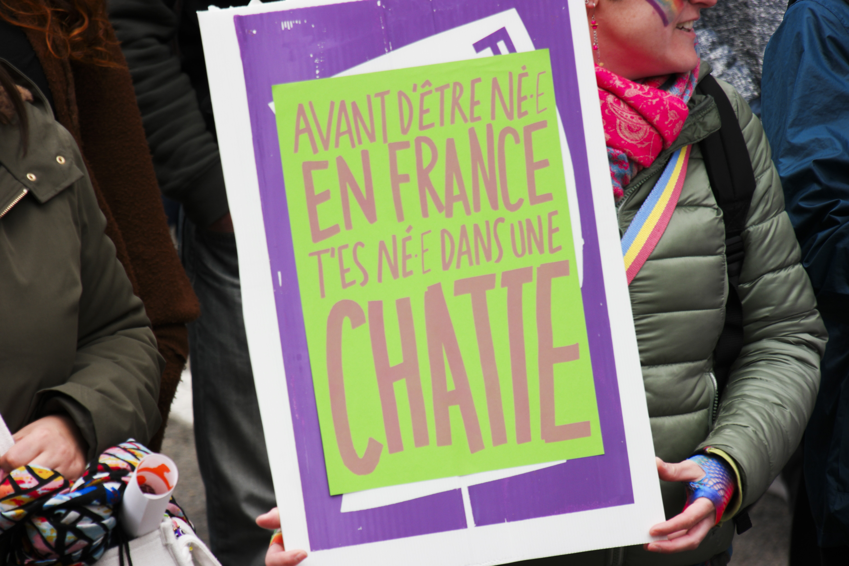 Une pancarte avant d'être né·e en France, t'es né·e dans une chatte