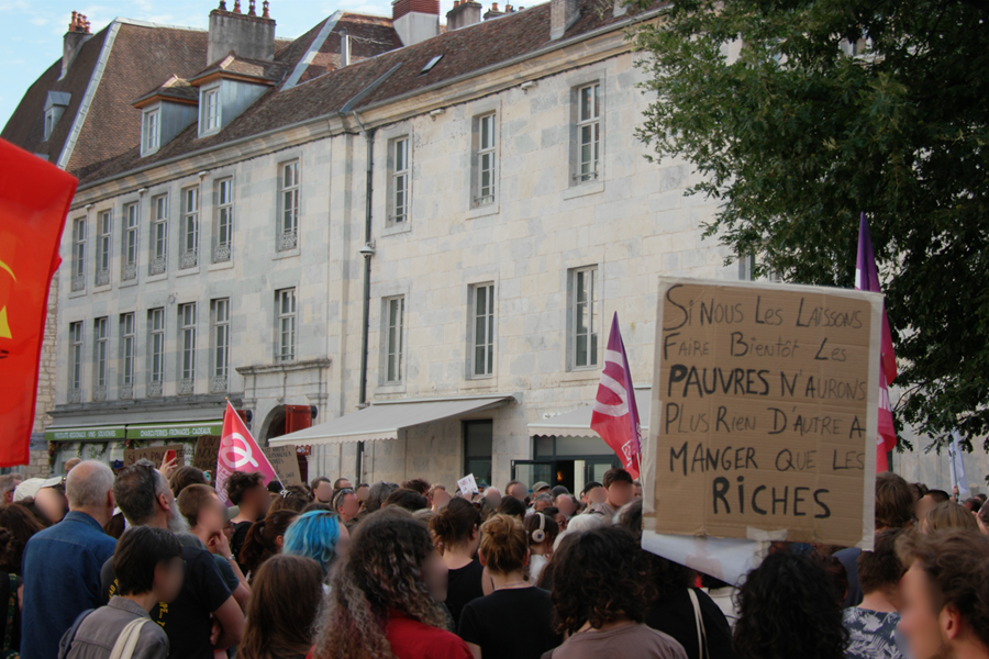 À Besançon, plus de 500 personnes rassemblées contre « l&rsquo;arrêté anti-mendicité »