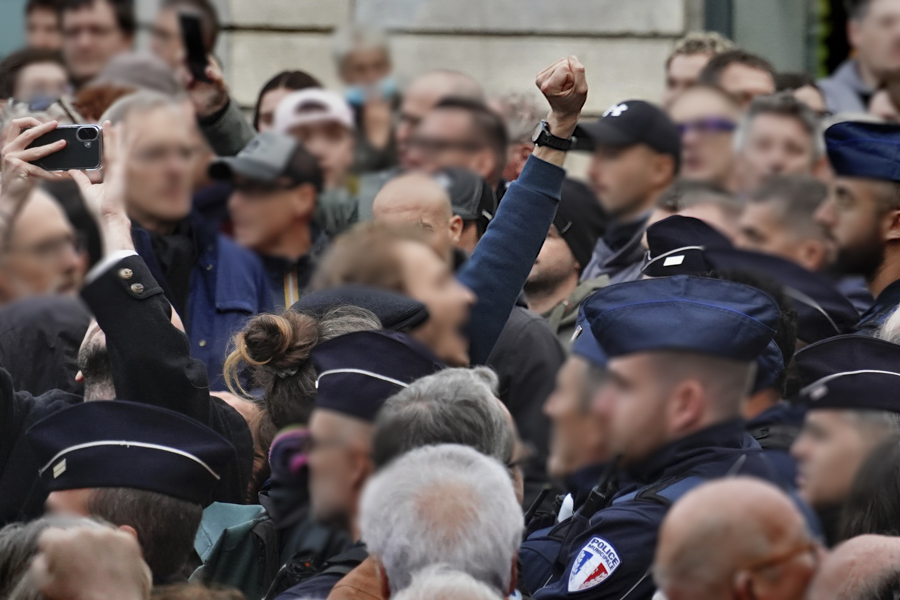 #TouchePasÀMaVille, à Besançon, la jeunesse contre le vieux monde