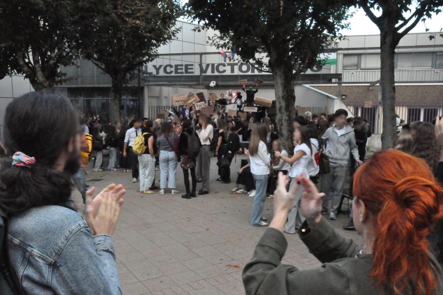 Forte mobilisation lycéenne à Besançon, plusieurs affrontements avec la police