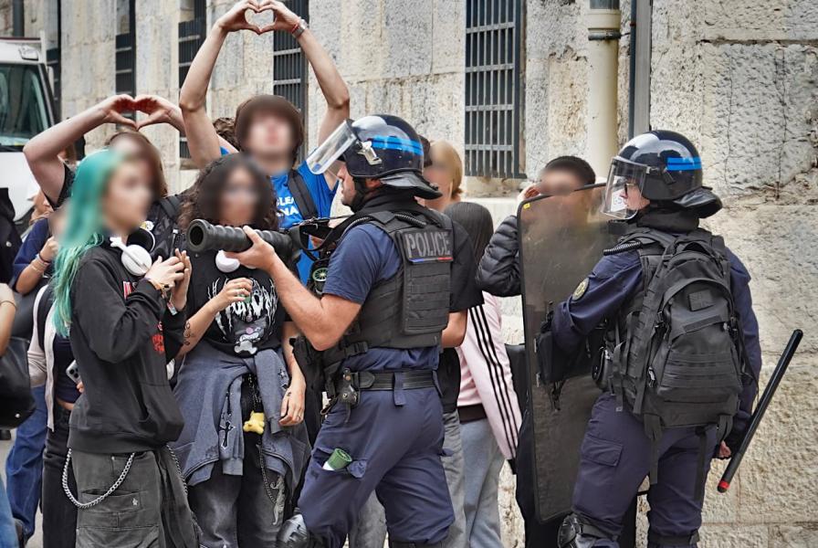 Face aux lycéen·ne·s de Besançon, la carotte ou le tonfa